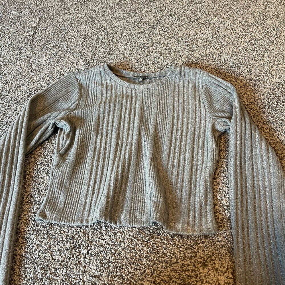 Grey cropped sweater - medium